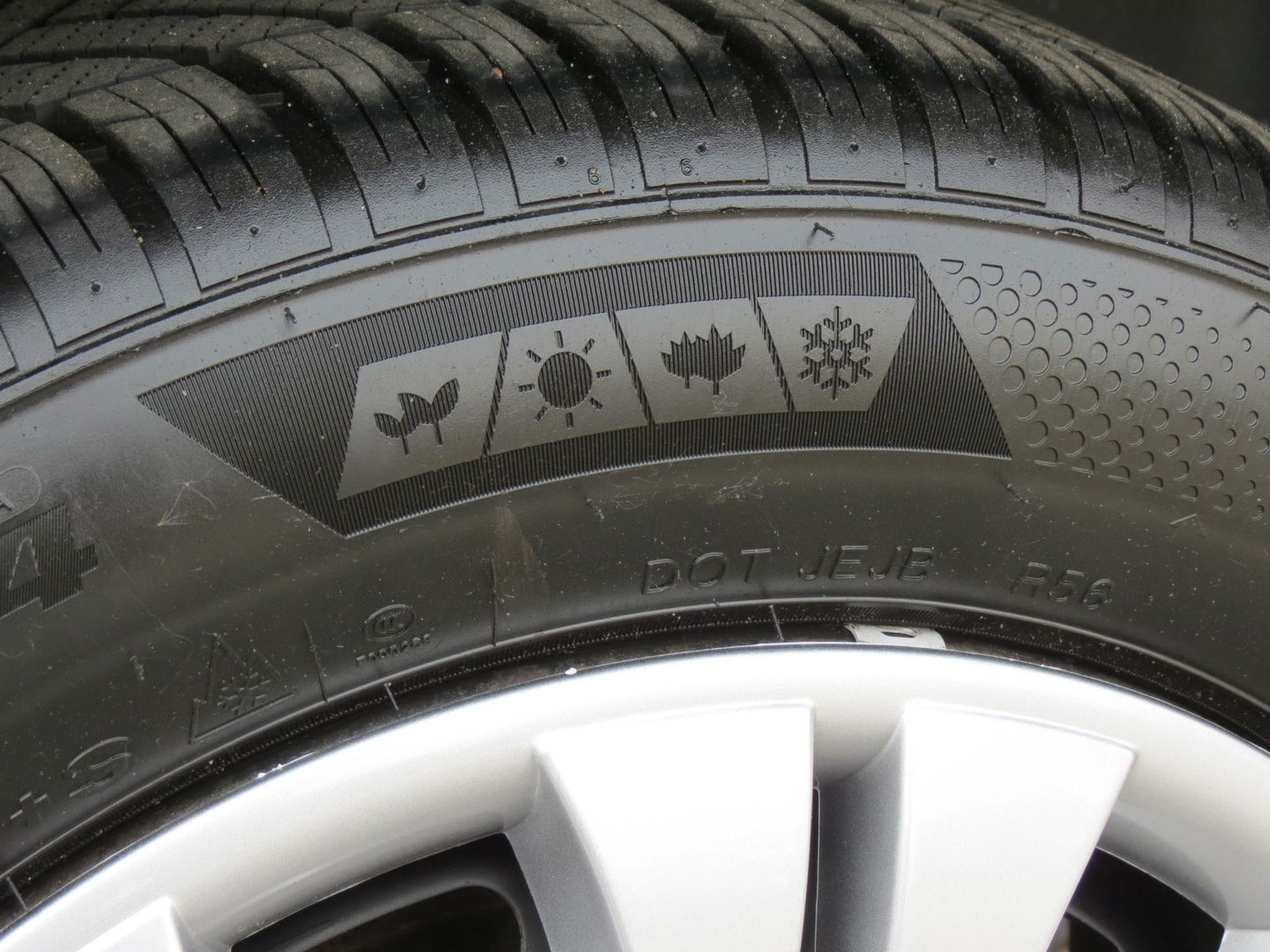 Škoda Fabia Combi 1.4-16V Spirit | AIRCO IJSKOUD | ALL-SEASON BANDEN | RUIME KOFFERBAK |