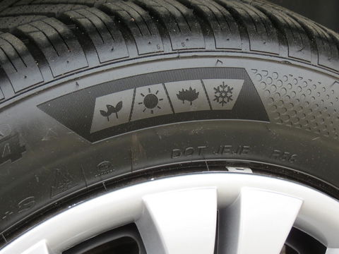 Škoda Fabia Combi 1.4-16V Spirit | AIRCO IJSKOUD | ALL-SEASON BANDEN | RUIME KOFFERBAK |