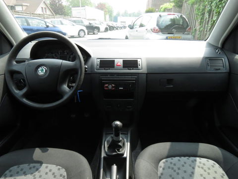 Škoda Fabia Combi 1.4-16V Spirit | AIRCO IJSKOUD | ALL-SEASON BANDEN | RUIME KOFFERBAK |