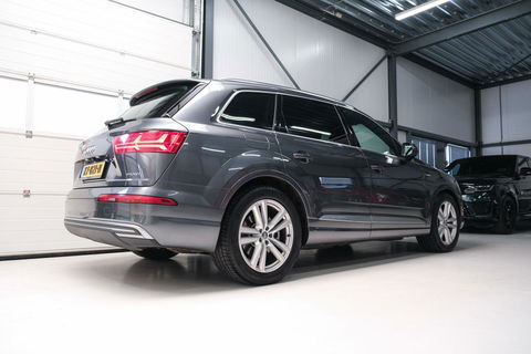 Audi Q7 3.0 TDI e-tron quattro S-Line 373 pk | Luchtvering | Rijklaarprijs | Daytona Grijs | Plug in hybrid | NL auto NAP |