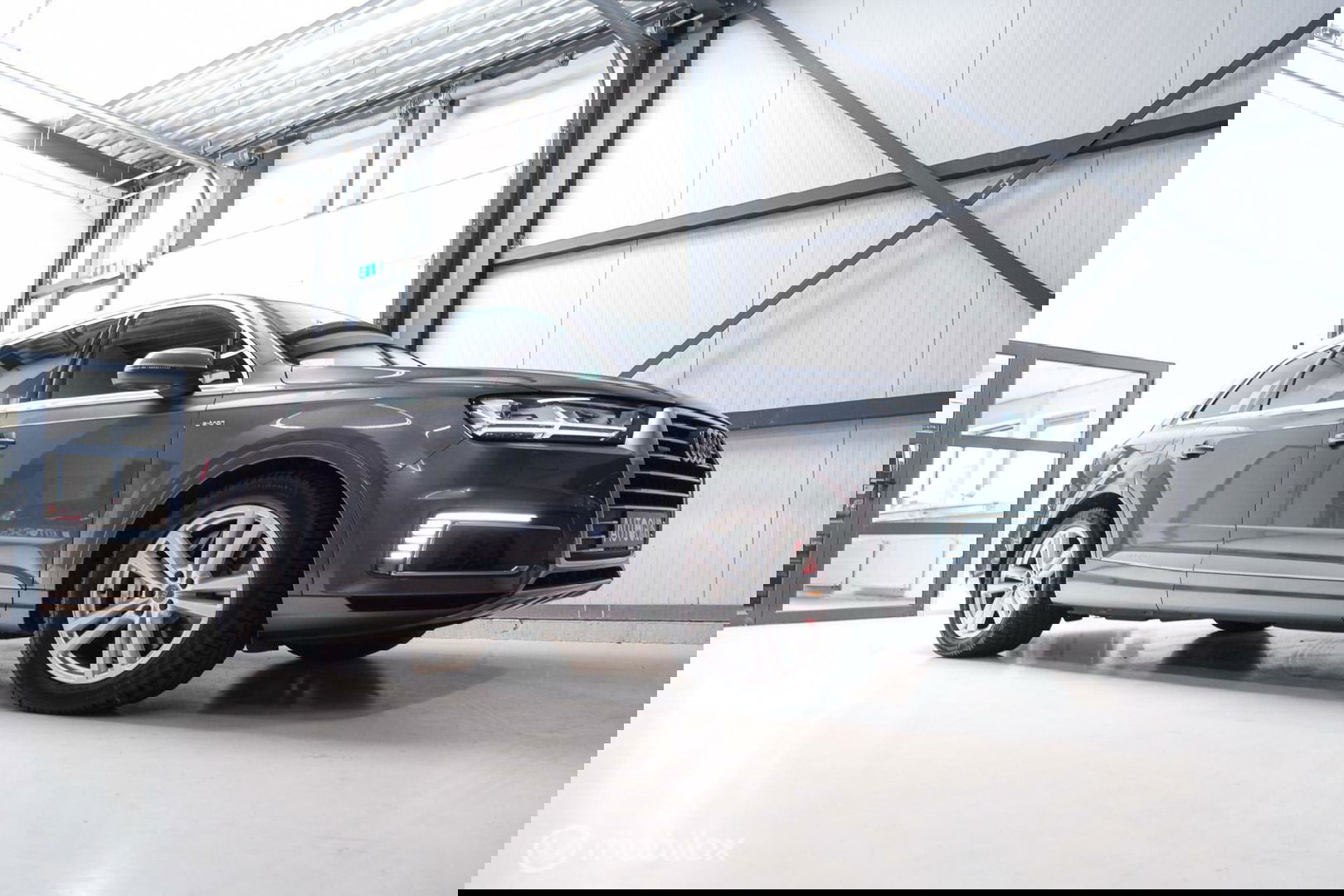Audi Q7 3.0 TDI e-tron quattro S-Line 373 pk | Luchtvering | Rijklaarprijs | Daytona Grijs | Plug in hybrid | NL auto NAP |