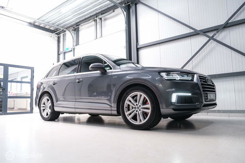 Audi Q7 3.0 TDI e-tron quattro S-Line 373 pk | Luchtvering | Rijklaarprijs | Daytona Grijs | Plug in hybrid | NL auto NAP |
