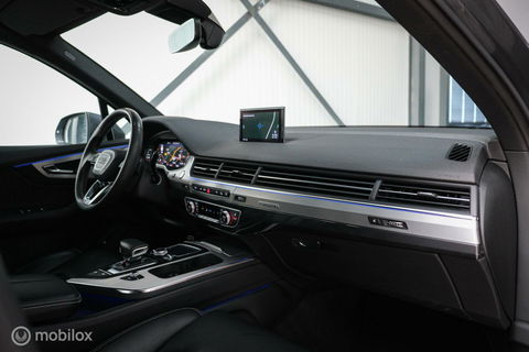 Audi Q7 3.0 TDI e-tron quattro S-Line 373 pk | Luchtvering | Rijklaarprijs | Daytona Grijs | Plug in hybrid | NL auto NAP |