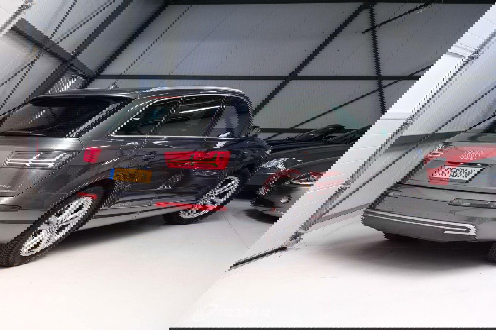 Audi Q7 3.0 TDI e-tron quattro S-Line 373 pk | Luchtvering | Rijklaarprijs | Daytona Grijs | Plug in hybrid | NL auto NAP |