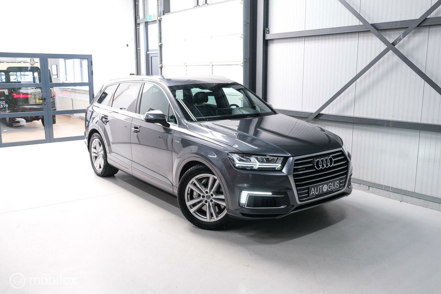 Audi Q7 3.0 TDI e-tron quattro S-Line 373 pk | Luchtvering | Rijklaarprijs | Daytona Grijs | Plug in hybrid | NL auto NAP |