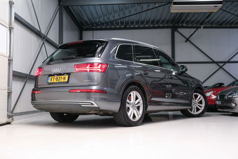 Audi Q7 3.0 TDI e-tron quattro S-Line 373 pk | Luchtvering | Rijklaarprijs | Daytona Grijs | Plug in hybrid | NL auto NAP |