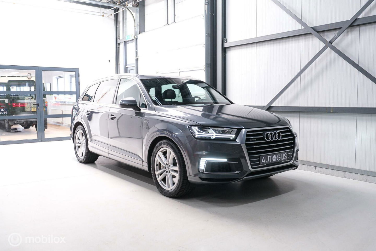 Audi Q7 3.0 TDI e-tron quattro S-Line 373 pk | Luchtvering | Rijklaarprijs | Daytona Grijs | Plug in hybrid | NL auto NAP |