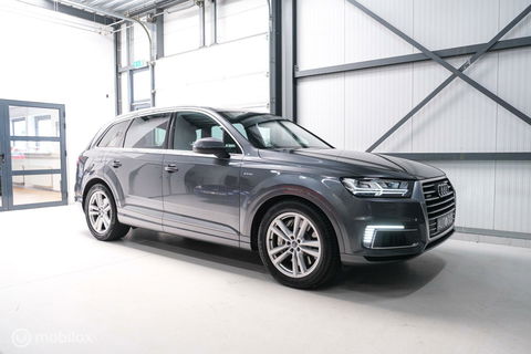 Audi Q7 3.0 TDI e-tron quattro S-Line 373 pk | Luchtvering | Rijklaarprijs | Daytona Grijs | Plug in hybrid | NL auto NAP |