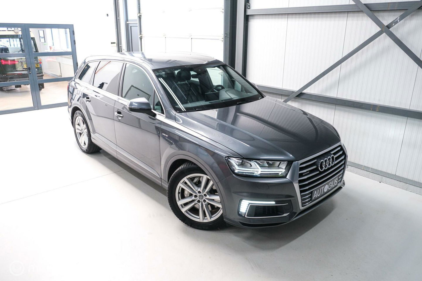 Audi Q7 3.0 TDI e-tron quattro S-Line 373 pk | Luchtvering | Rijklaarprijs | Daytona Grijs | Plug in hybrid | NL auto NAP |