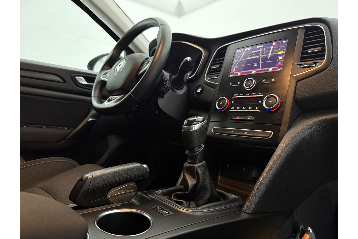 Renault Mégane 1.2 TCe Limited Clima Cruise Navi PDC 16''LMV