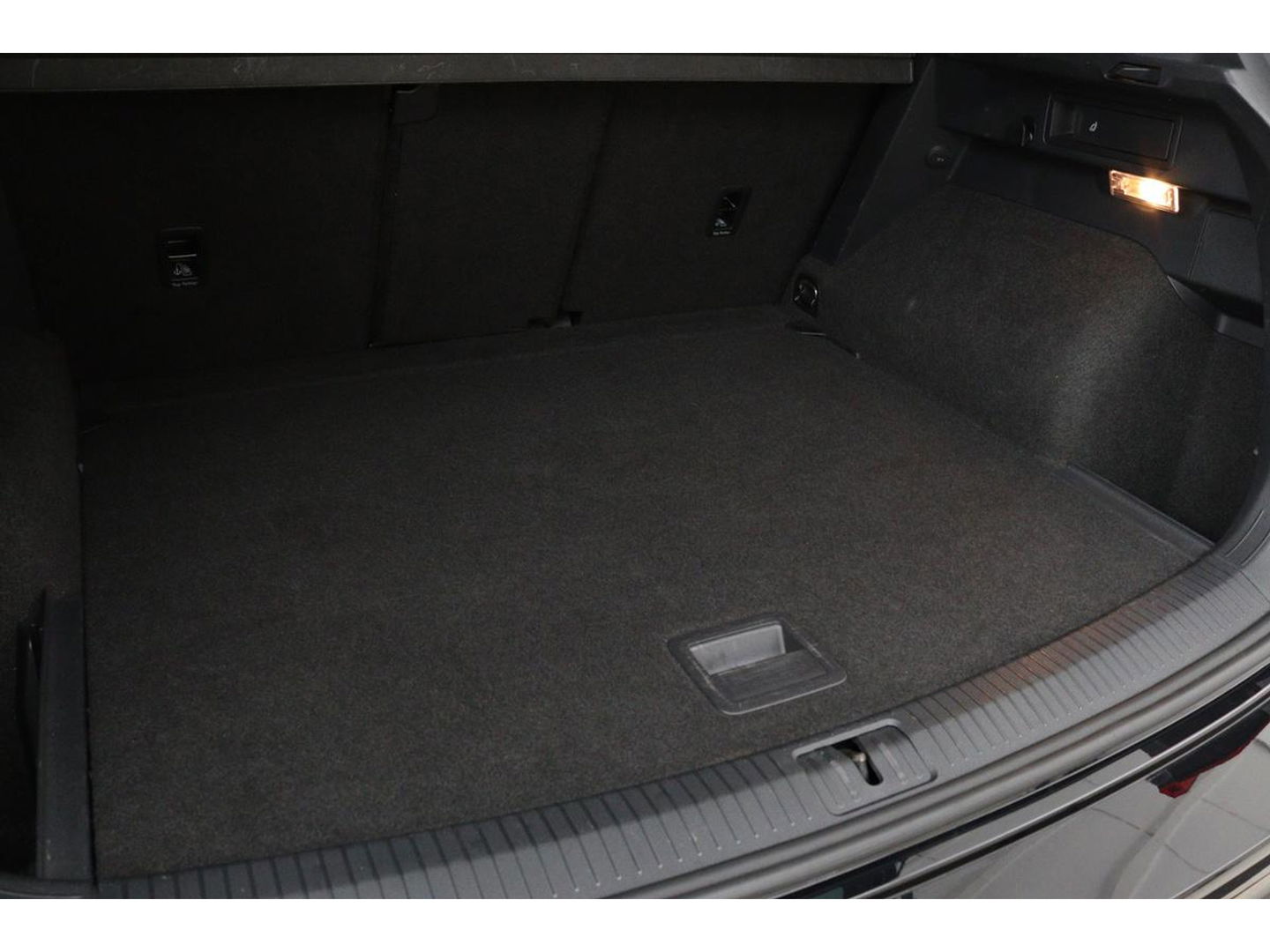 Volkswagen Tiguan 1.4 TSI Connected Series | Trekhaak | Carplay | Camera | Navigatie | Climate control | Park Assist | Climate control