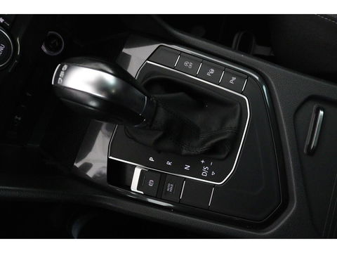 Volkswagen Tiguan 1.4 TSI Connected Series | Trekhaak | Carplay | Camera | Navigatie | Climate control | Park Assist | Climate control