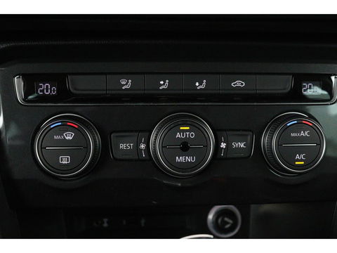 Volkswagen Tiguan 1.4 TSI Connected Series | Trekhaak | Carplay | Camera | Navigatie | Climate control | Park Assist | Climate control
