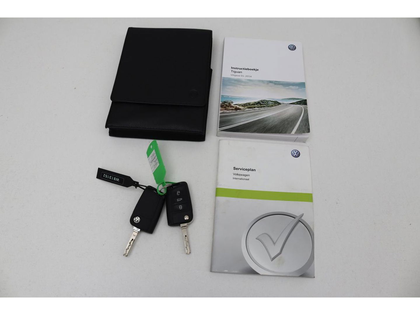 Volkswagen Tiguan 1.4 TSI Connected Series | Trekhaak | Carplay | Camera | Navigatie | Climate control | Park Assist | Climate control