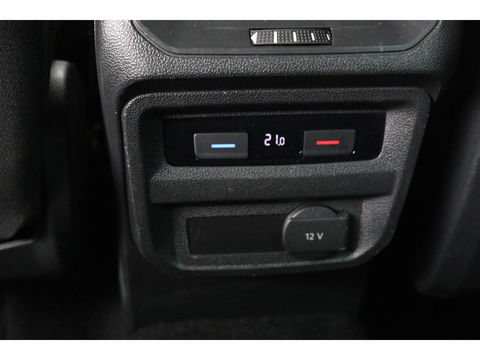 Volkswagen Tiguan 1.4 TSI Connected Series | Trekhaak | Carplay | Camera | Navigatie | Climate control | Park Assist | Climate control
