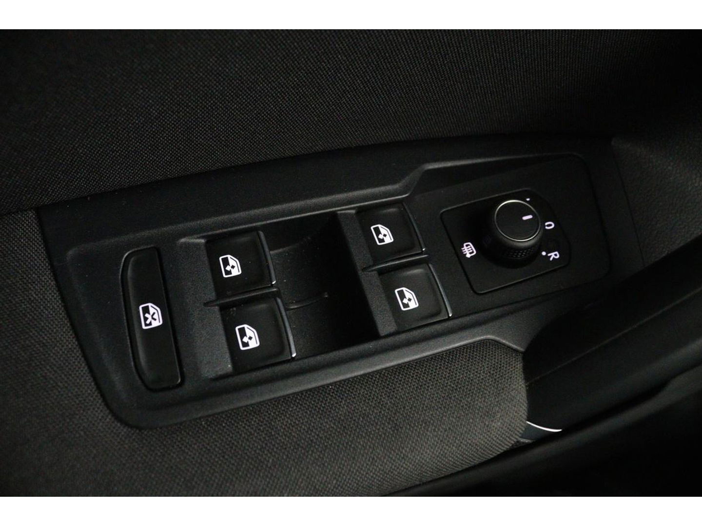 Volkswagen Tiguan 1.4 TSI Connected Series | Trekhaak | Carplay | Camera | Navigatie | Climate control | Park Assist | Climate control