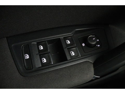 Volkswagen Tiguan 1.4 TSI Connected Series | Trekhaak | Carplay | Camera | Navigatie | Climate control | Park Assist | Climate control