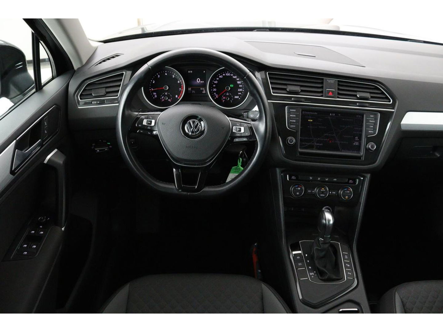 Volkswagen Tiguan 1.4 TSI Connected Series | Trekhaak | Carplay | Camera | Navigatie | Climate control | Park Assist | Climate control