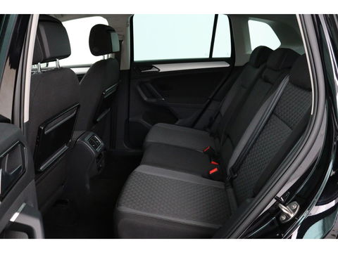 Volkswagen Tiguan 1.4 TSI Connected Series | Trekhaak | Carplay | Camera | Navigatie | Climate control | Park Assist | Climate control