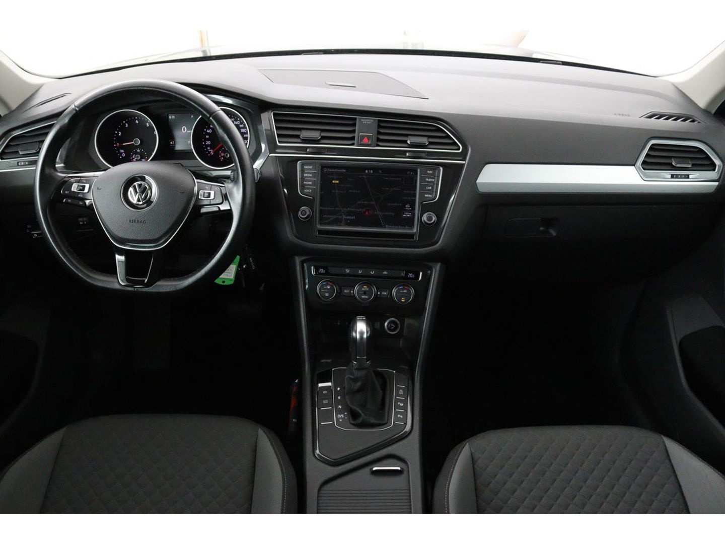 Volkswagen Tiguan 1.4 TSI Connected Series | Trekhaak | Carplay | Camera | Navigatie | Climate control | Park Assist | Climate control