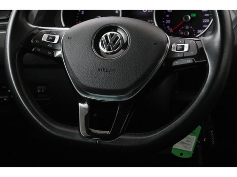 Volkswagen Tiguan 1.4 TSI Connected Series | Trekhaak | Carplay | Camera | Navigatie | Climate control | Park Assist | Climate control