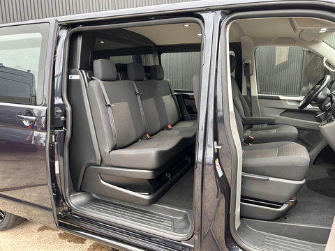 Volkswagen Transporter 2.0 TDI L2H1 28 Bulli DC | LED | AUT | ADAPTIVE CRUISE | 19 INCH | BEKLEDE LAADRUIMTE | CARPLAY |