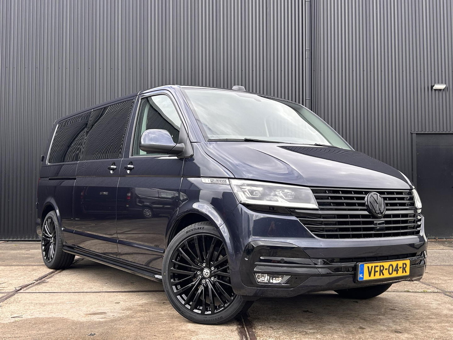 Volkswagen Transporter 2.0 TDI L2H1 28 Bulli DC | LED | AUT | ADAPTIVE CRUISE | 19 INCH | BEKLEDE LAADRUIMTE | CARPLAY |