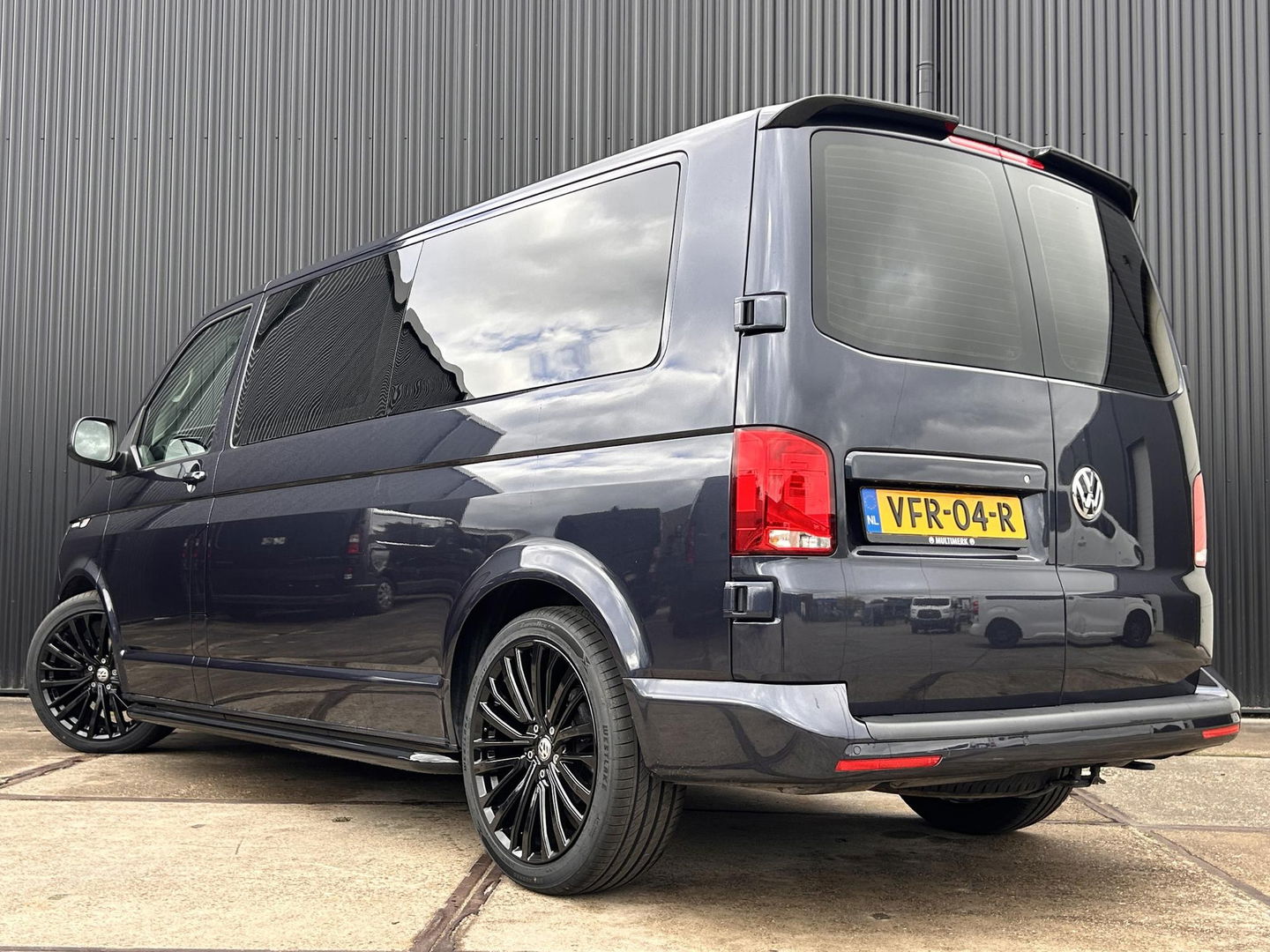 Volkswagen Transporter 2.0 TDI L2H1 28 Bulli DC | LED | AUT | ADAPTIVE CRUISE | 19 INCH | BEKLEDE LAADRUIMTE | CARPLAY |