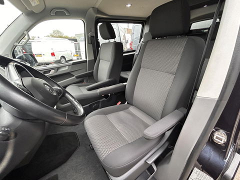 Volkswagen Transporter 2.0 TDI L2H1 28 Bulli DC | LED | AUT | ADAPTIVE CRUISE | 19 INCH | BEKLEDE LAADRUIMTE | CARPLAY |