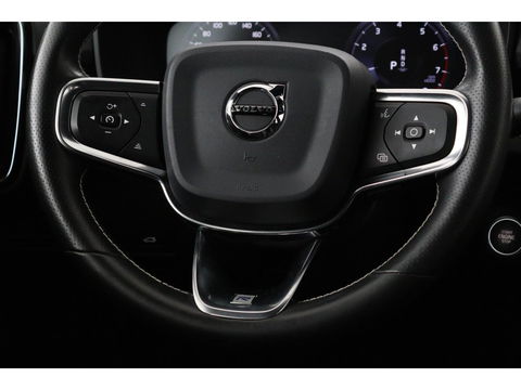 Volvo XC40 1.5 T3 R-Design | Stoel & stuurverwarming | Trekhaak | Camera | Navigatie | Achterbankverwarming | Leder/Alcantara | Full LED