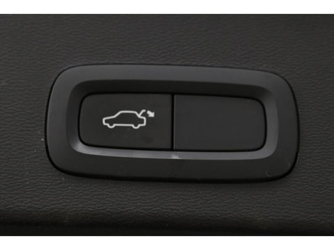 Volvo XC40 1.5 T3 R-Design | Stoel & stuurverwarming | Trekhaak | Camera | Navigatie | Achterbankverwarming | Leder/Alcantara | Full LED