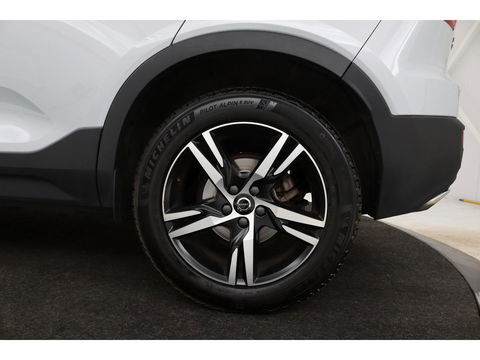Volvo XC40 1.5 T3 R-Design | Stoel & stuurverwarming | Trekhaak | Camera | Navigatie | Achterbankverwarming | Leder/Alcantara | Full LED