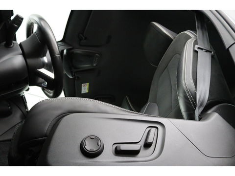 Volvo XC40 1.5 T3 R-Design | Stoel & stuurverwarming | Trekhaak | Camera | Navigatie | Achterbankverwarming | Leder/Alcantara | Full LED