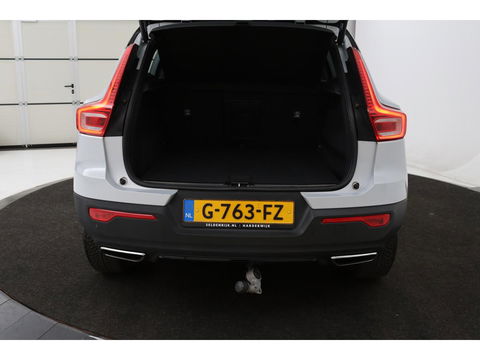 Volvo XC40 1.5 T3 R-Design | Stoel & stuurverwarming | Trekhaak | Camera | Navigatie | Achterbankverwarming | Leder/Alcantara | Full LED