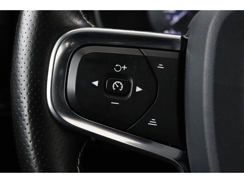 Volvo XC40 1.5 T3 R-Design | Stoel & stuurverwarming | Trekhaak | Camera | Navigatie | Achterbankverwarming | Leder/Alcantara | Full LED