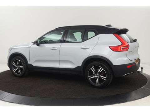 Volvo XC40 1.5 T3 R-Design | Stoel & stuurverwarming | Trekhaak | Camera | Navigatie | Achterbankverwarming | Leder/Alcantara | Full LED