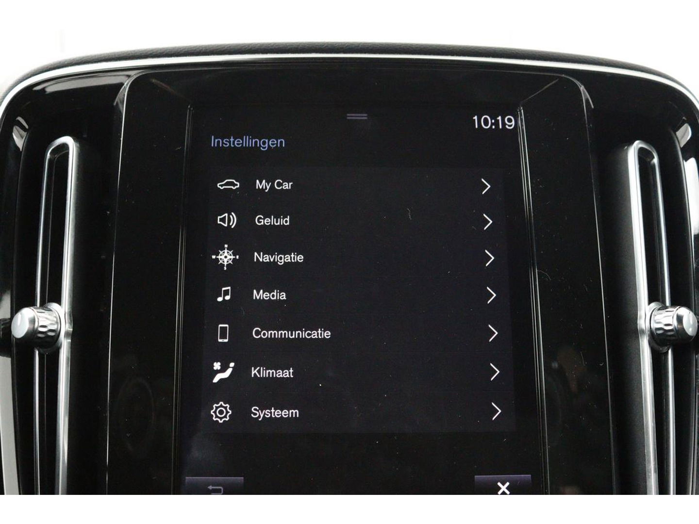 Volvo XC40 1.5 T3 R-Design | Stoel & stuurverwarming | Trekhaak | Camera | Navigatie | Achterbankverwarming | Leder/Alcantara | Full LED