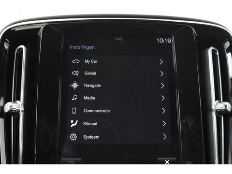 Volvo XC40 1.5 T3 R-Design | Stoel & stuurverwarming | Trekhaak | Camera | Navigatie | Achterbankverwarming | Leder/Alcantara | Full LED