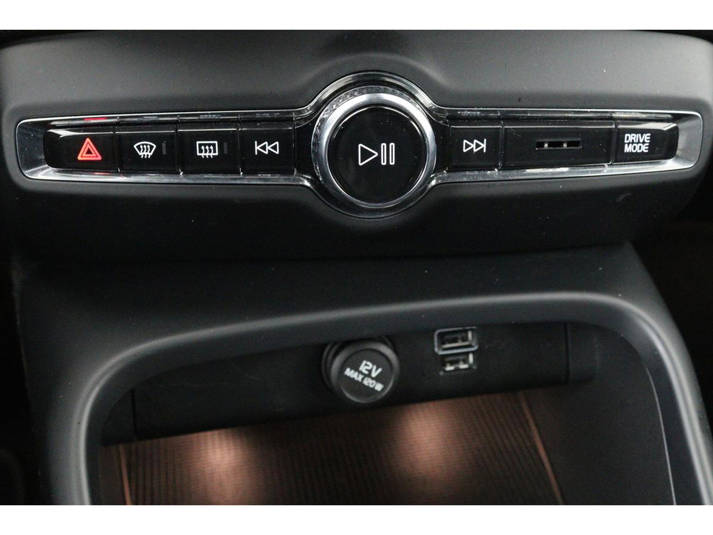 Volvo XC40 1.5 T3 R-Design | Stoel & stuurverwarming | Trekhaak | Camera | Navigatie | Achterbankverwarming | Leder/Alcantara | Full LED