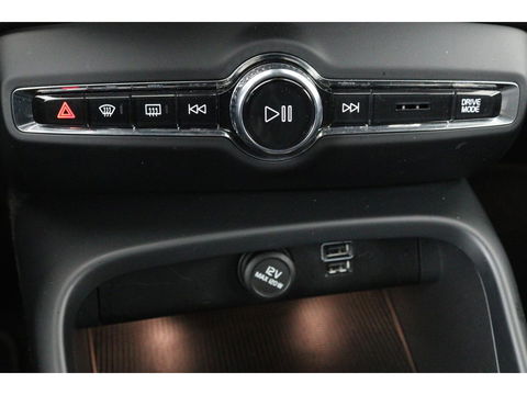 Volvo XC40 1.5 T3 R-Design | Stoel & stuurverwarming | Trekhaak | Camera | Navigatie | Achterbankverwarming | Leder/Alcantara | Full LED