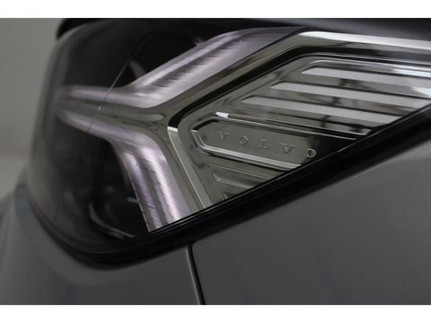 Volvo XC40 1.5 T3 R-Design | Stoel & stuurverwarming | Trekhaak | Camera | Navigatie | Achterbankverwarming | Leder/Alcantara | Full LED