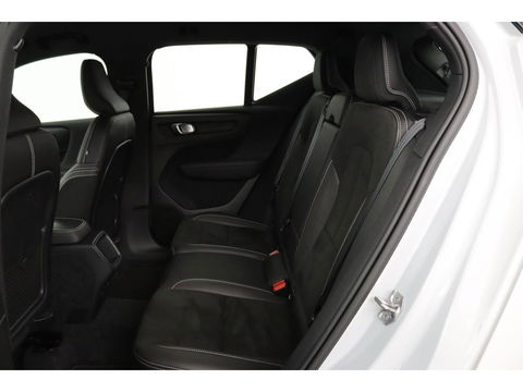 Volvo XC40 1.5 T3 R-Design | Stoel & stuurverwarming | Trekhaak | Camera | Navigatie | Achterbankverwarming | Leder/Alcantara | Full LED