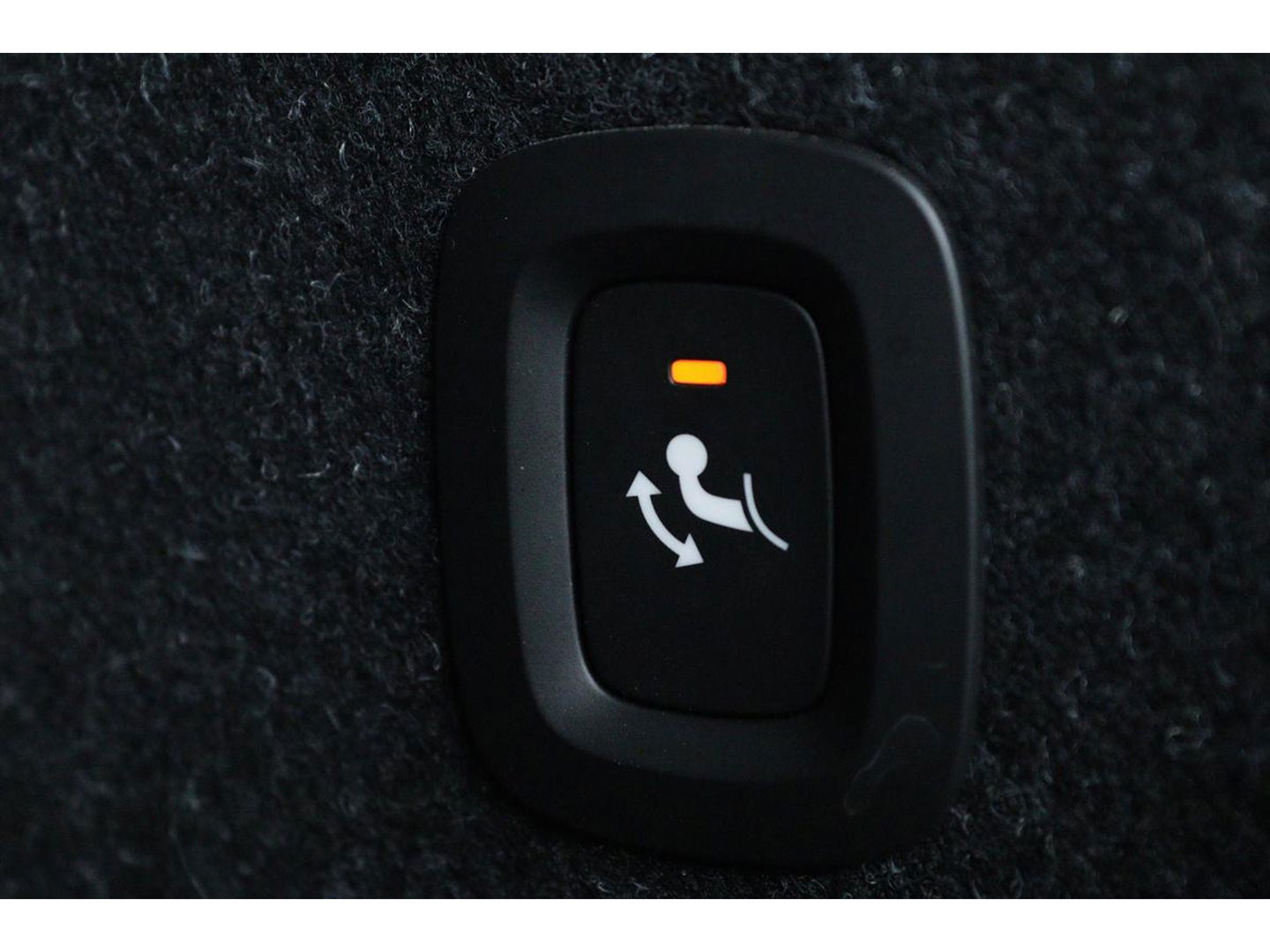 Volvo XC40 1.5 T3 R-Design | Stoel & stuurverwarming | Trekhaak | Camera | Navigatie | Achterbankverwarming | Leder/Alcantara | Full LED