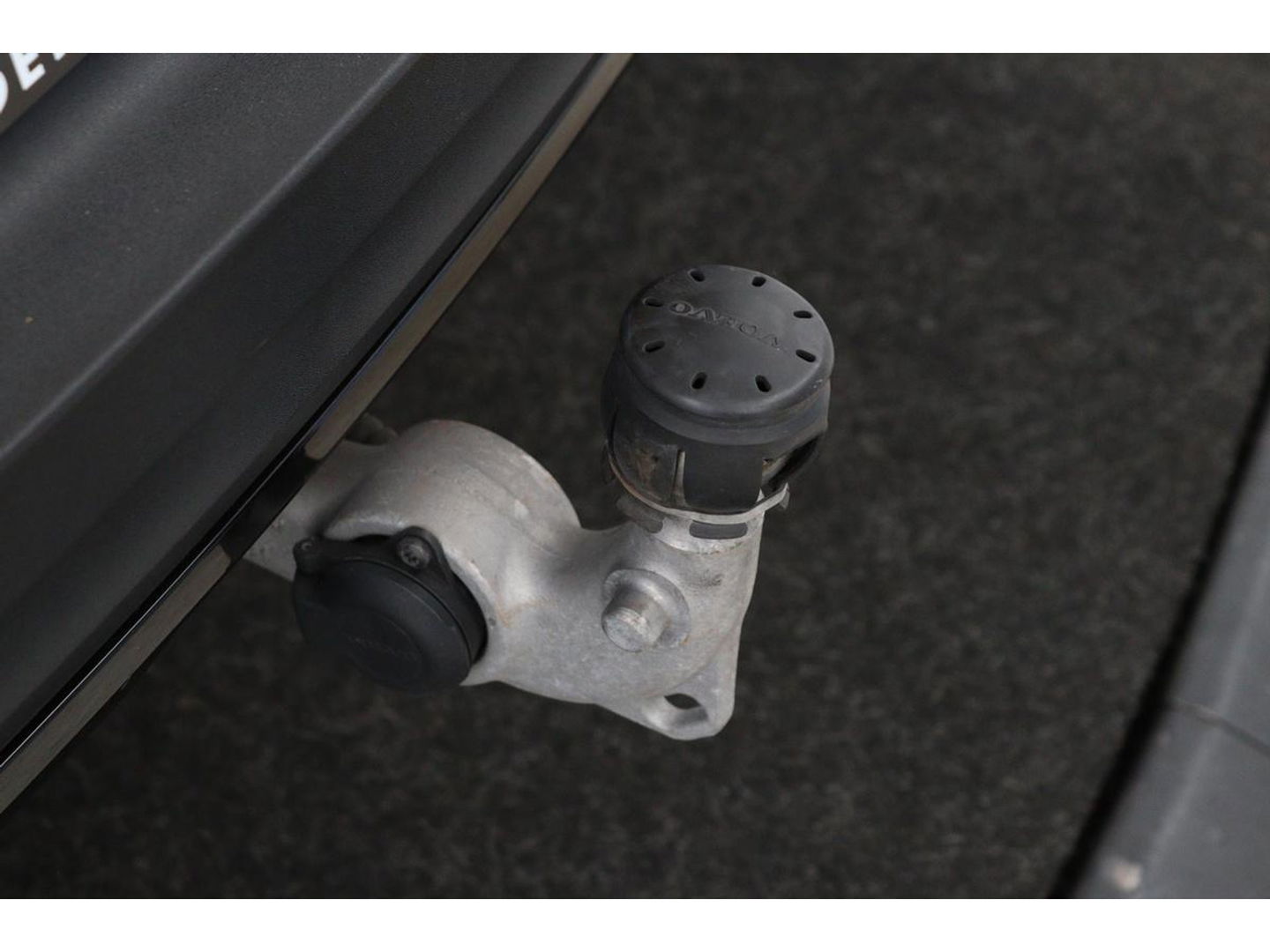 Volvo XC40 1.5 T3 R-Design | Stoel & stuurverwarming | Trekhaak | Camera | Navigatie | Achterbankverwarming | Leder/Alcantara | Full LED