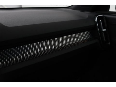 Volvo XC40 1.5 T3 R-Design | Stoel & stuurverwarming | Trekhaak | Camera | Navigatie | Achterbankverwarming | Leder/Alcantara | Full LED