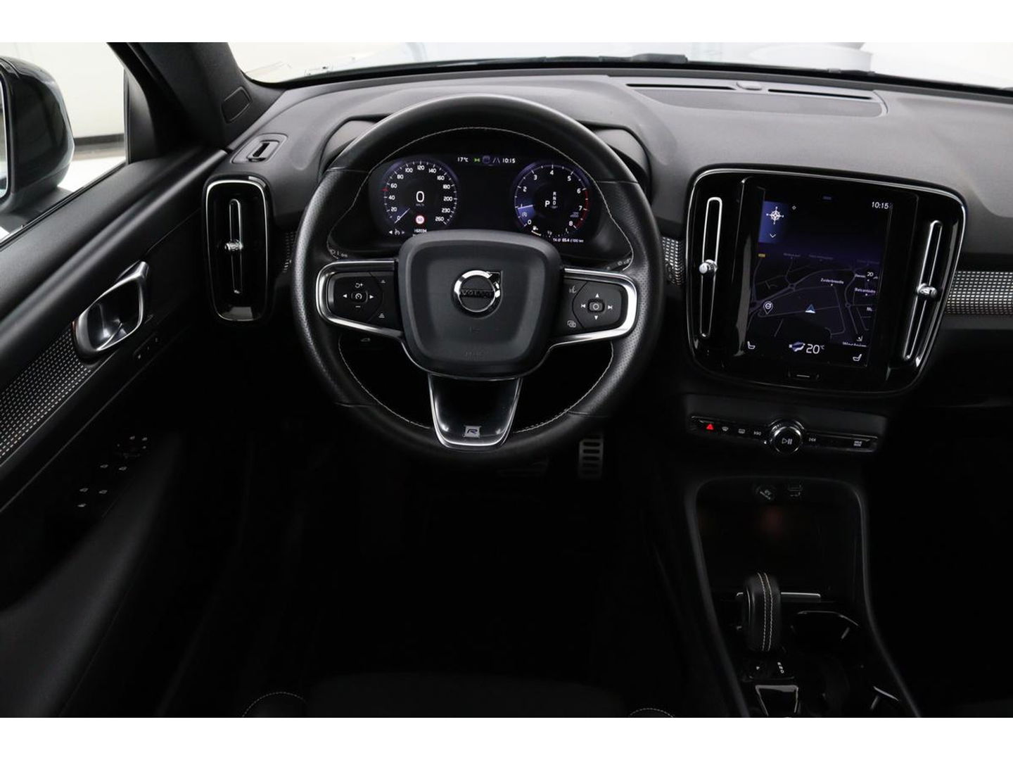 Volvo XC40 1.5 T3 R-Design | Stoel & stuurverwarming | Trekhaak | Camera | Navigatie | Achterbankverwarming | Leder/Alcantara | Full LED