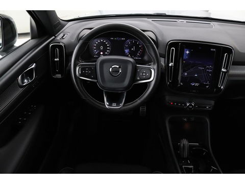Volvo XC40 1.5 T3 R-Design | Stoel & stuurverwarming | Trekhaak | Camera | Navigatie | Achterbankverwarming | Leder/Alcantara | Full LED