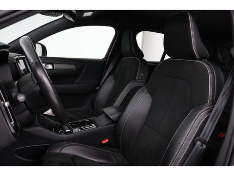 Volvo XC40 1.5 T3 R-Design | Stoel & stuurverwarming | Trekhaak | Camera | Navigatie | Achterbankverwarming | Leder/Alcantara | Full LED