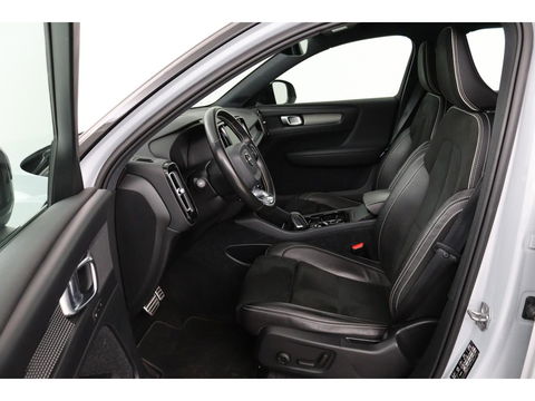 Volvo XC40 1.5 T3 R-Design | Stoel & stuurverwarming | Trekhaak | Camera | Navigatie | Achterbankverwarming | Leder/Alcantara | Full LED
