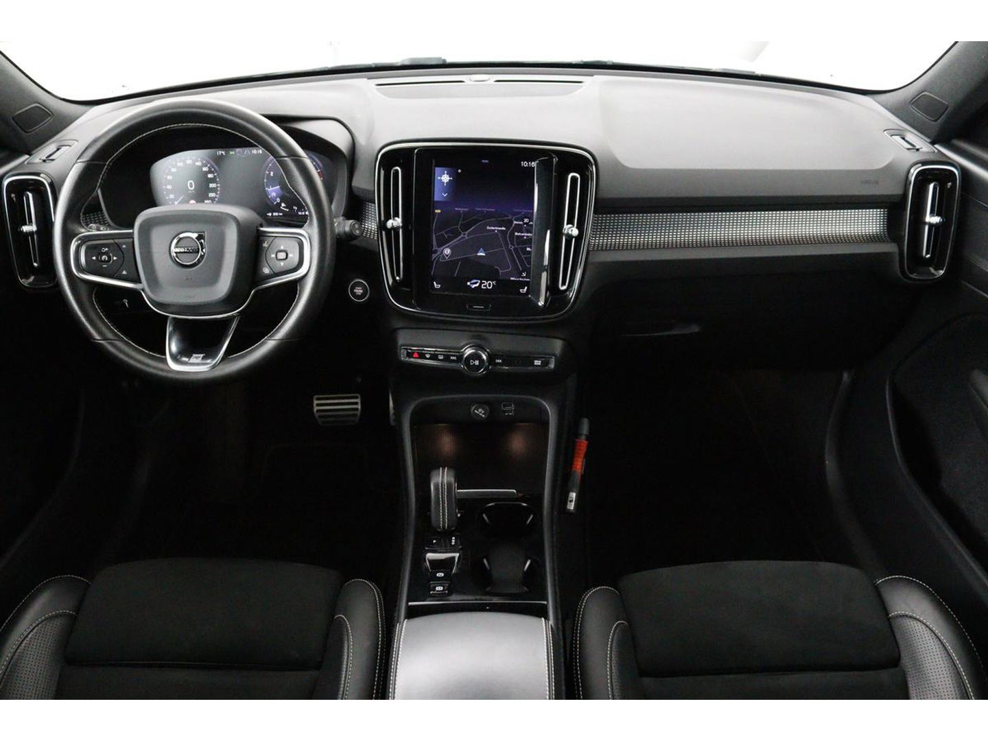 Volvo XC40 1.5 T3 R-Design | Stoel & stuurverwarming | Trekhaak | Camera | Navigatie | Achterbankverwarming | Leder/Alcantara | Full LED